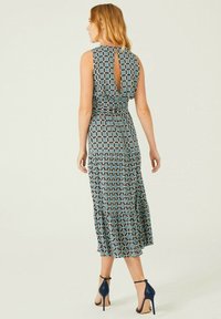 DOLORES PROMESAS LETICIA MIDI Vestido informal Zalando