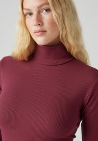 Levi's® DREAMY TURTLENECK - Strickpullover - burgundy