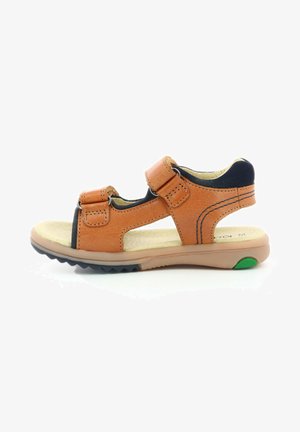 Sandalo in pelle marrone con doppie cinghie regolabili, design open toe, soletta texturizzata e suola in gomma con un accento verde.