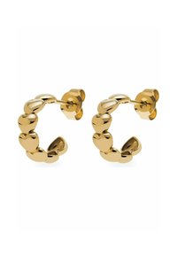 Goldene Creolen mit einer Kette aus miteinander verbundenen Herzformen. Glatte Oberfläche mit polierter Optik, die einen einheitlichen goldenen Farbton zeigt.