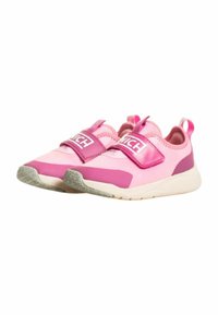 Scarpe da ginnastica leggere di colore rosa, con cinturino in velcro, tessuto testurizzato, suola in gomma e un mix di accenti rosa chiaro e scuro.