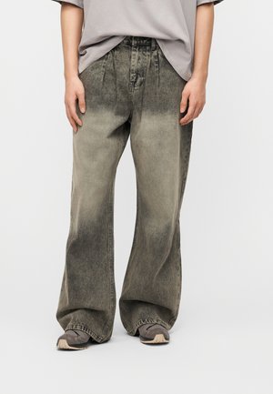 BALLOON DART - Avar lõikega teksad - vintage grey