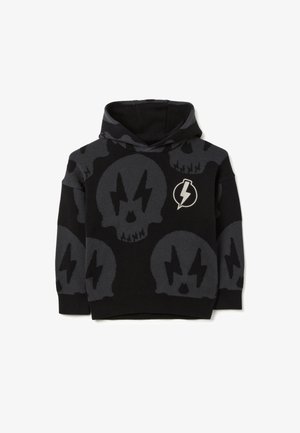 Zwarte hoodie met grijs patroon van een schedel en bliksem, voorzien van een logopatch aan de voorkant. Gemaakt van zacht materiaal met een comfortabele kap.
