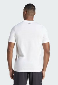 adidas Performance TNS WMB LONDON - Printtipaita - white