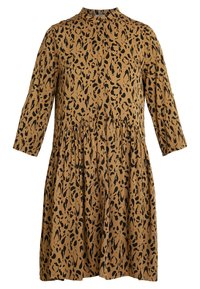 Braunes Tiermusterkleid mit langen Ärmeln, hohem Kragen und gerafftem Bund, aus leichtem Stoff gefertigt. Hat schwarze abstracte Flecken.