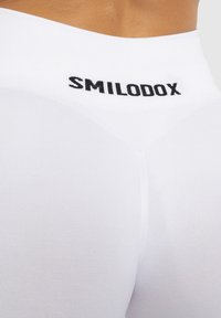 Smilodox CETRINA SEAMLESS SCRUNCH LEGGINGS - Tights - weiß