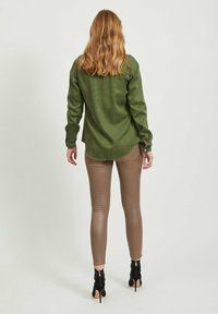 VILA VIBISTA SU-NOOS - Button-down blouse - forest night