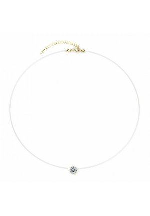 Zilveren choker ketting met een heldere edelsteen in het midden, voorzien van een gouden accent en een kettingverlenging voor verstelbare lengte.