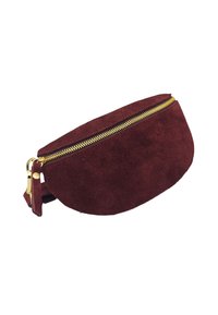 Pochette en suède bordeaux avec une forme courbée, dotée d'une fermeture éclair et d'une quincaillerie dorées, ainsi qu'une sangle latérale pour le transport. Texture douce avec un detailing minimal.