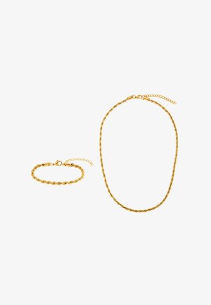 Zestaw naszyjnika i bransoletki w kolorze złotym, z plecionym wzorem. Oba mają bezpieczne zapięcia oraz regulowaną długość, co pozwala na dostosowanie do indywidualnych potrzeb.