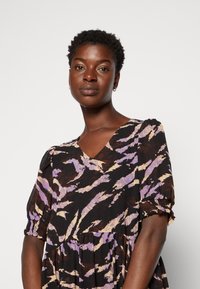 Kaffe NEFERI DRESS - Vestido de dia - black/brown/purple