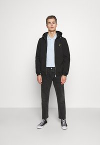 Lyle & Scott QUILTED PANNELLED JACKET - Giacca invernale - jet black/nero