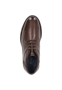 Scarpa in pelle marrone con lacci, caratterizzata da una punta rotonda, dettagli cuciti e una texture liscia, dotata di una soletta imbottita e di un logo interno.