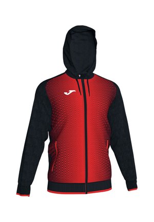 Zwart-rode jas met capuchon, ritssluiting aan de voorkant, twee zijzakken en een wit logo op de bovenste linker borst.