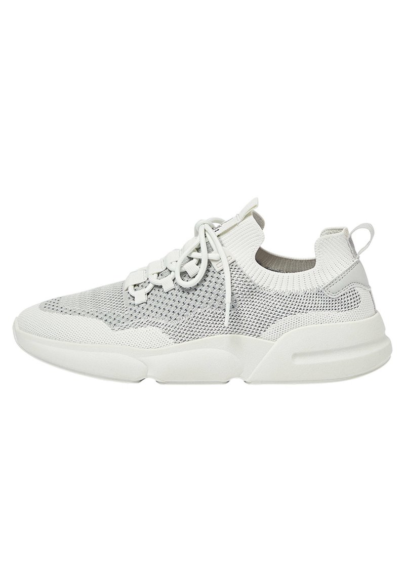 pull and bear running shoes