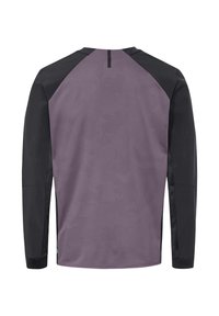 Chemise de sport à manches longues avec un panneau arrière violet et des manches et épaules noires, vue de dos sur fond blanc.