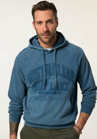 Felpa blu con tasca a marsupio, polsini a costine e cappuccio regolabile con cordino. Presenta il logo "Australian Salt Lake" in blu scuro. Composizione in misto cotone.
