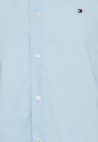 Tommy Hilfiger Tailored SOLID SHIRT - Camisa formal - custom color light blue