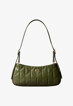 Olívazöld steppelt bőr válltáska téglalap alakú arany logóemblémával és állítható pántcsatokkal.