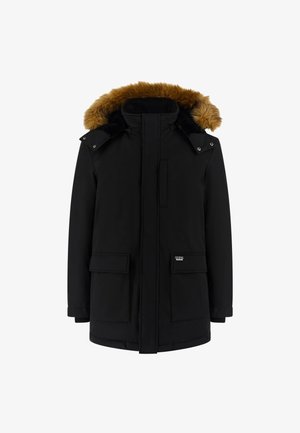 Sort parka med en hætte foret med faux pels, front lynlås og knaplukninger, to store frontlommer og et logomærke på den nederste side.