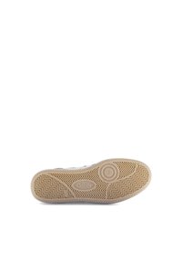 Suola della sneaker Gabor in gomma beige, caratterizzata da un motivo a zigzag, un marchio rotondo e un bordo liscio per una buona trazione e durabilità.