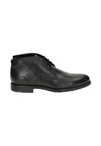 Bottine homme en cuir noir avec lacets à l'avant et petit talon, vue de profil sur fond blanc.