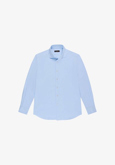 Camisa azul claro de manga larga con botones, cuello clásico, tapeta frontal y dobladillo redondeado. Confeccionada con tejido suave y textura delicada.