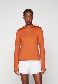 Nike Performance SWIFT TOP - Langærmet T-shirt - burnt sunrise/reflective silver