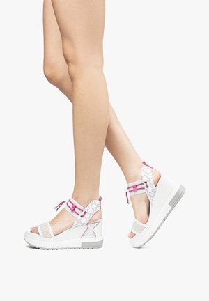 Platform sandals - white