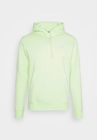 Limegrön huvtröja gjord av mjukt material, med en frontficka, justerbar dragsko i huvan, och en liten vit Nike-logotyp på bröstet.