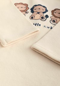 Thumbnail Image 13