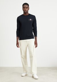 GANT MEDIUM ARCHIVE SHIELD - Maglietta a manica lunga - black