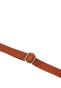 Brauner Leder-Gürtel mit texturiertem Finish, ausgestattet mit einer rechteckigen Metallschnalle und kontrastierenden Nähten entlang der Kanten.