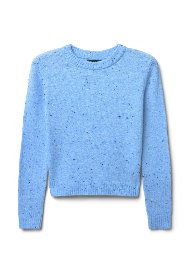 Pull en laine bleu clair avec un col rond, des manches longues et un ourlet côtelé. Présente une texture mouchetée avec des éclats de bleu plus foncé et de noir.
