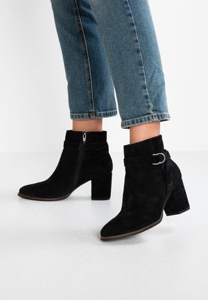 Kotníková obuv - black