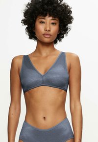 Triumph - Biustonosz z trójkątną miseczką