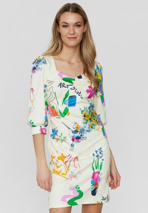Kurzärmliges Kleid in Creme mit bunten abstrakten Drucken, das über einen quadratischen Ausschnitt und Raffung im Brustbereich verfügt.