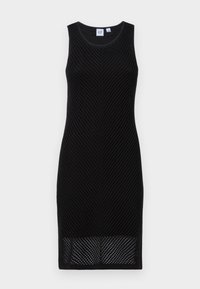 Vestido preto sem mangas em tecido tricotado com padrão de diamante texturizado. Silhueta ajustada, comprimento até o joelho e decote redondo.