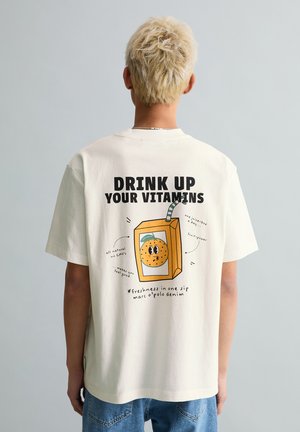 MIT RÜCKEN - T-shirt con stampa - silky white