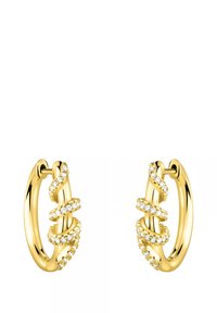 Orecchini a cerchio in oro con un design intrecciato e accenti di pietre preziose trasparenti. Superficie liscia con una finitura lucida.