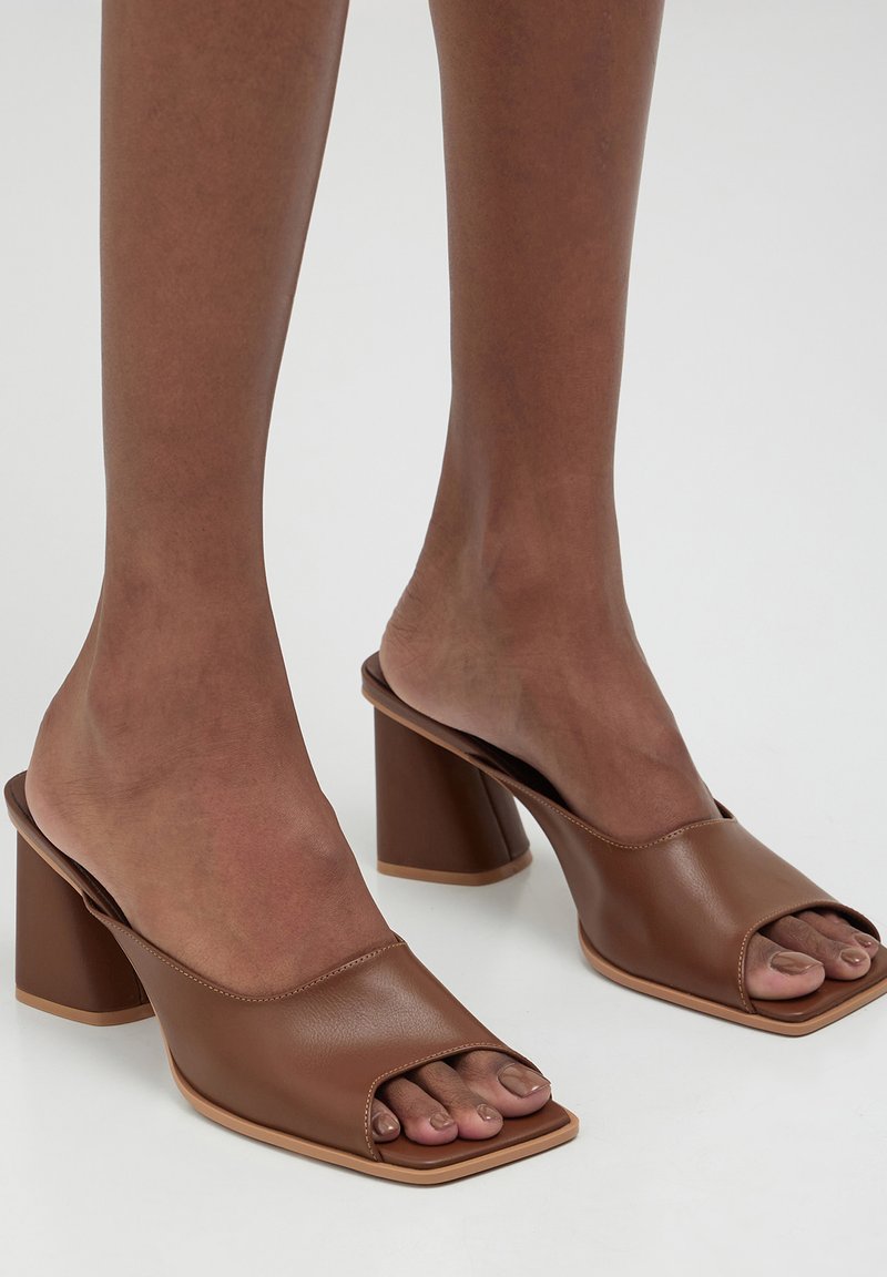 Calliope TACCO MEDIO  - Mules à talons - marrone