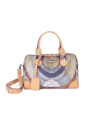 Borsa da viaggio con rifiniture in pelle, manici beige, tracolla staccabile e motivo astratto multicolore con accenti di testo.