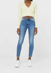Stradivarius Vaqueros pitillo - light-blue denim