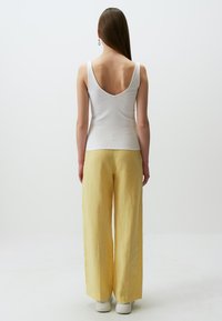 Jimmy Key V NECK SLEEVELESS - Top - white