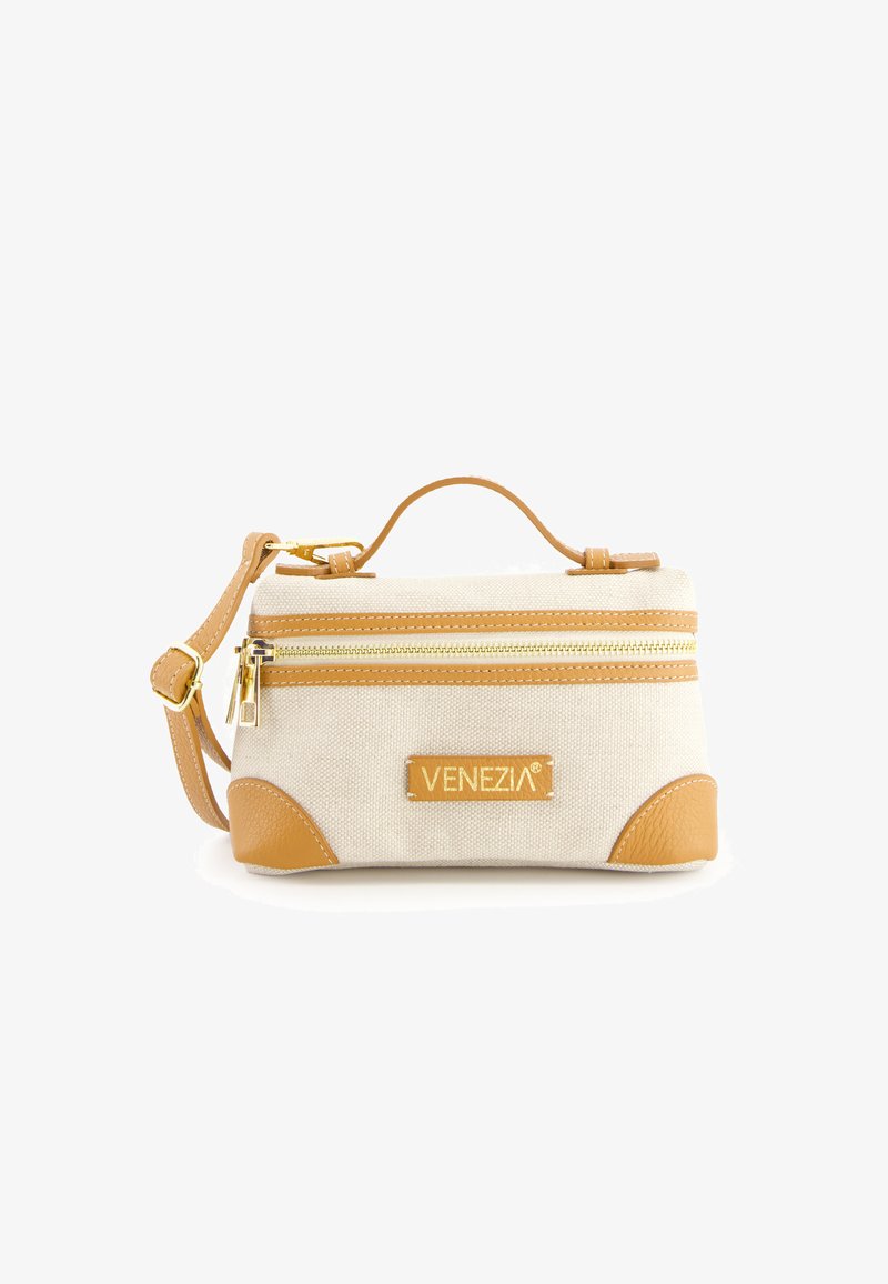 Beiger Canvas-Handtasche mit braunen Lederakzenten, ausgestattet mit einem oberen Tragegriff, verstellbarem Schultergurt und einem goldenen Reißverschluss. VENEZIA-Logo auf der Vorderseite.
