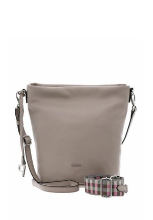 Sac à bandoulière en cuir taupe avec bandoulière réglable, accessoires métalliques, et une bandoulière en tissu à carreaux rose, gris et blanc séparée.