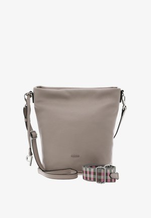 Sac à bandoulière en cuir taupe avec bandoulière réglable, accessoires métalliques, et une bandoulière en tissu à carreaux rose, gris et blanc séparée.