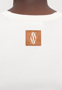 Armani Exchange VESTITO - Trikotaažkleit - off white
