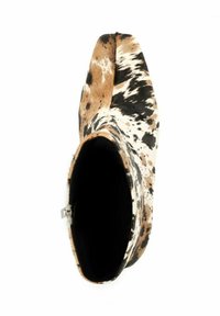 Bottine à talon aiguille en cuir de vachette noir et marron à motifs. Présente un dessus lisse avec une fermeture éclair sur le côté et une finition texturée.