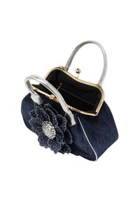 Denim håndtaske med sølvdetaljer, blomsterapplikation og sort indvendig. Har en klaplukning og to sølvhåndtag.